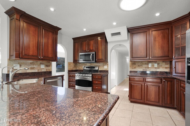 Building Photo - 7216 San Marino Dr