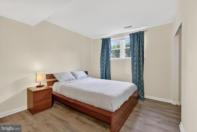 Building Photo - 8010 Readington Ct