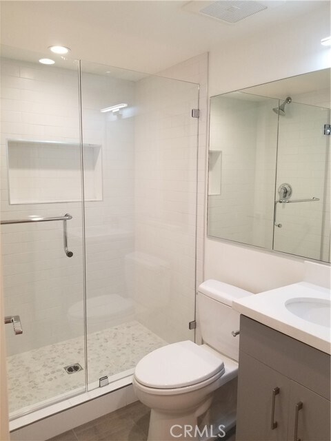 Building Photo - 231 N Burlington Ave