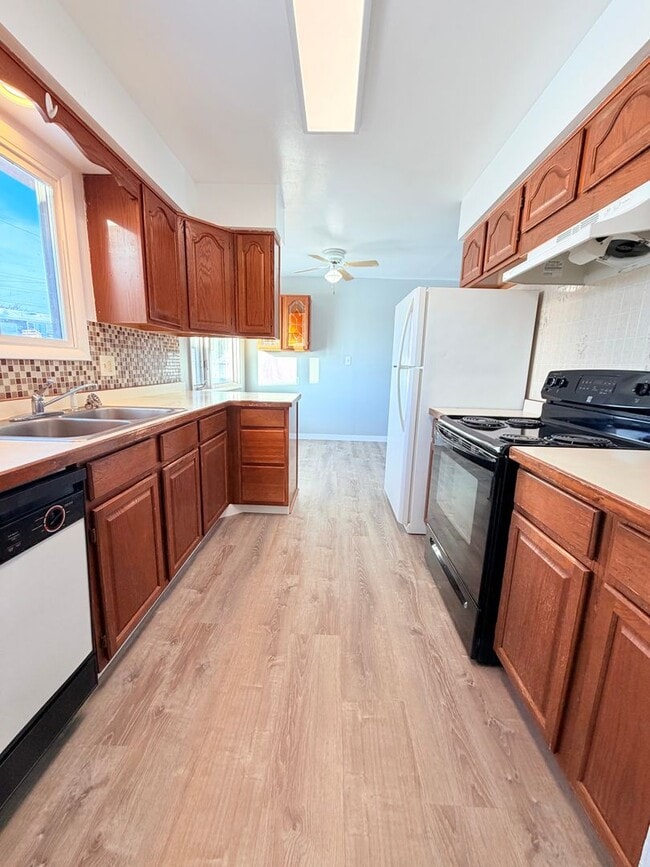 Building Photo - Beautiful Home 3 bed 2.0 baths