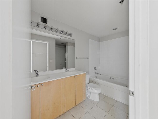 Building Photo - 701 S Wells St