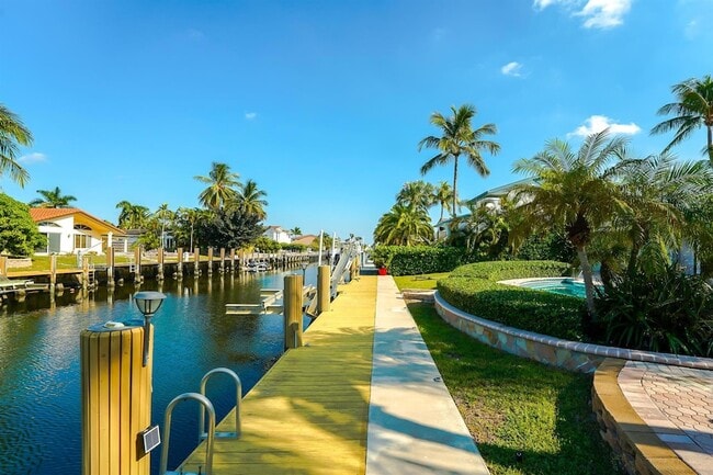 Building Photo - 2531 NE 47th St