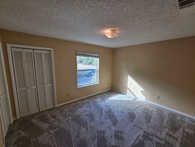 Building Photo - Charming 2-Bed, 2.5-Bath Townhome in the H...