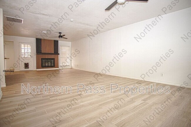 Building Photo - 11025 Tom Weiskopf Dr