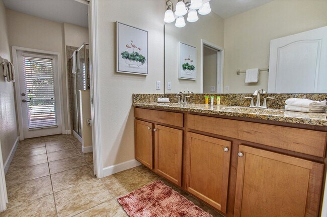 Building Photo - 1436 Moon Valley Dr
