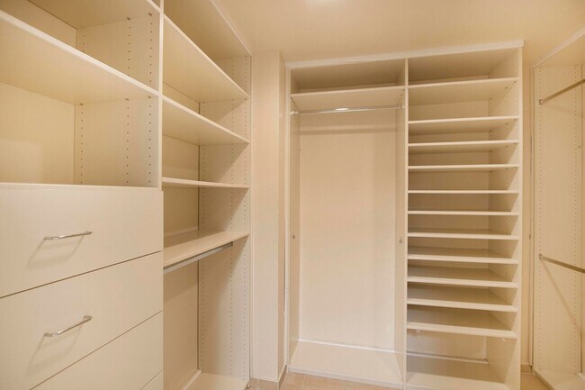 Building Photo - 73318 Shadow Mountain Dr