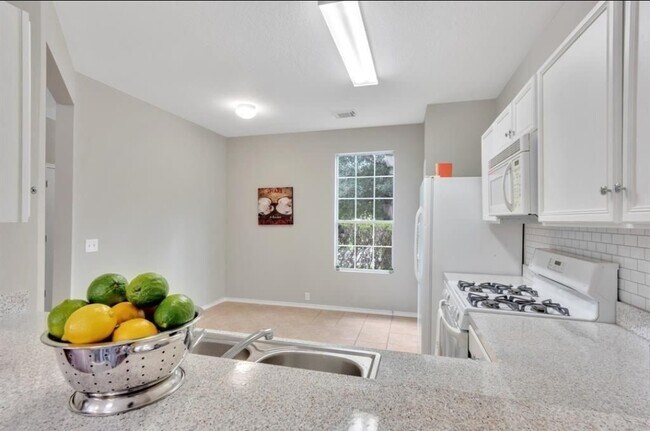 Building Photo - 23843 Single Oak St