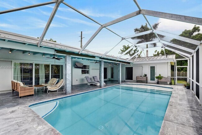 Building Photo - 16840 SW 87th Ave