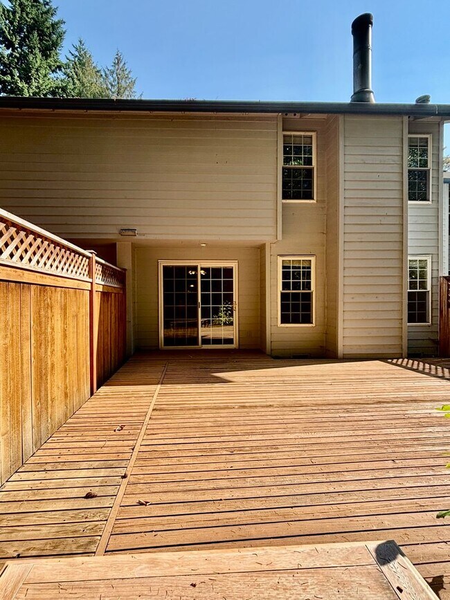 Building Photo - 3 Bed / 2.5 Bath Redmond single family hom...