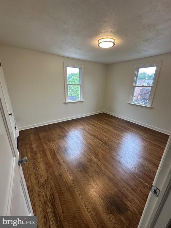 Building Photo - 1122 Coyne Pl