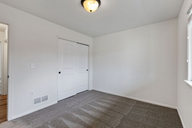 Building Photo - 8611 15th St Rd
