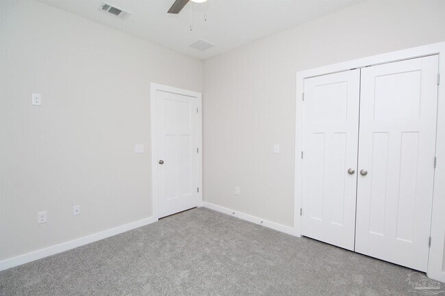 Building Photo - 5458 Medina Rd