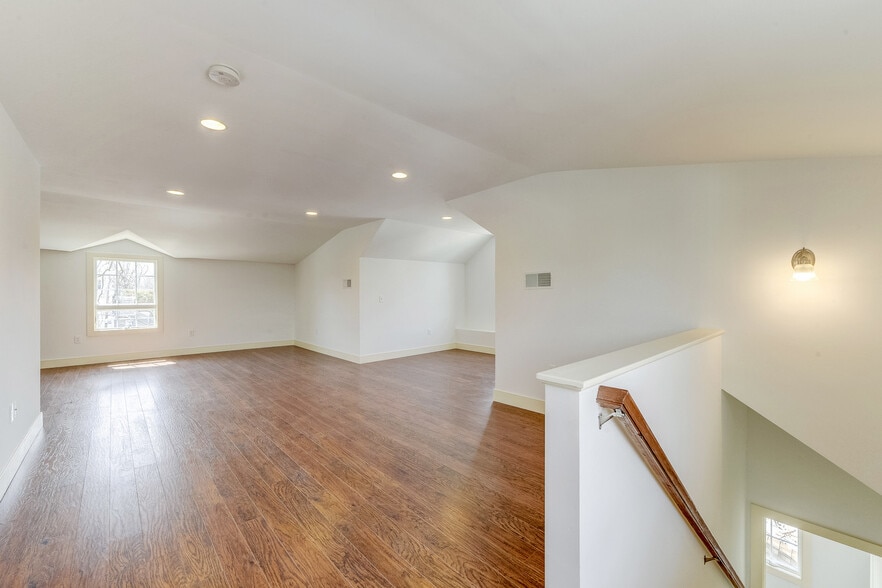 3rd floor huge family room - 262 Prospect Ave