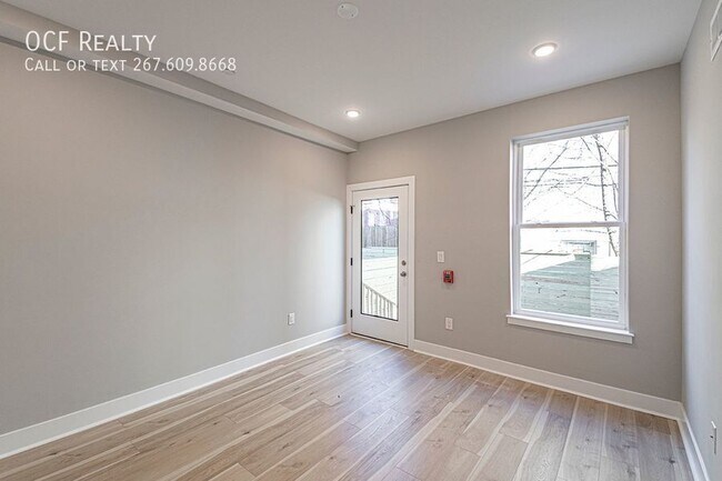 Building Photo - 715 S 51st St