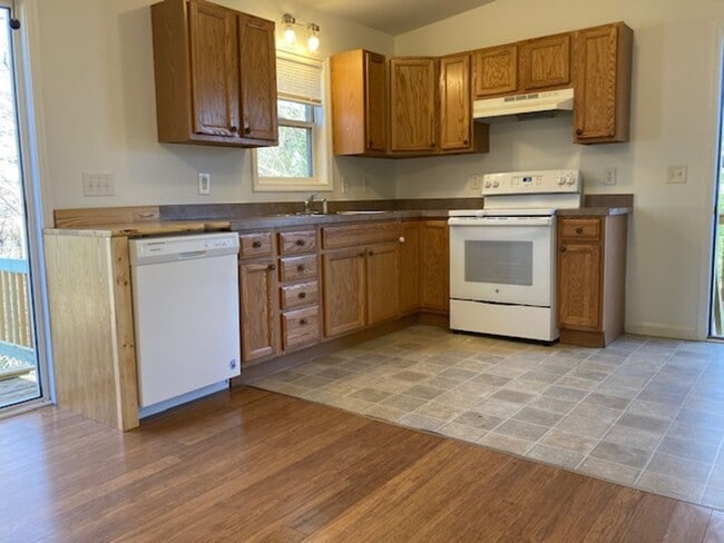 Building Photo - West Asheville - Recently Renovated 3-Bedroom home with large yard