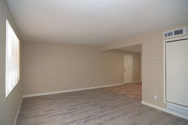 Building Photo - Completely Remodeled 2 Bedroom 1 Bath Dupl...
