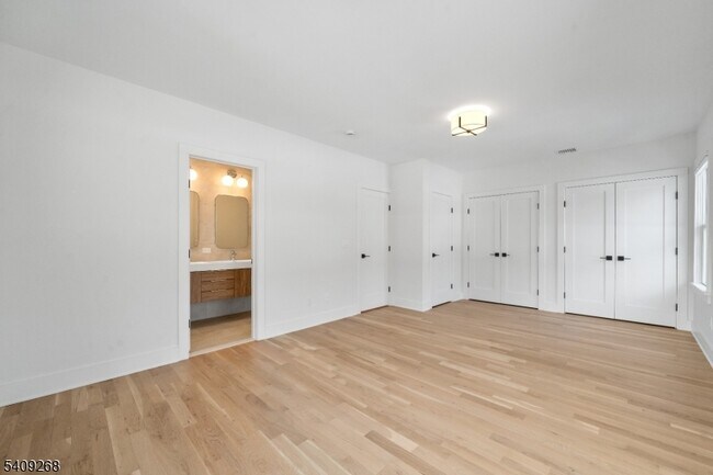 Building Photo - 96 Watchung Ave