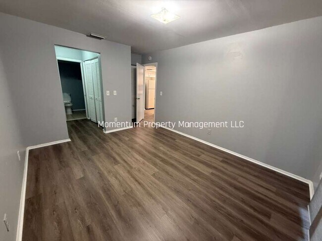 Building Photo - BEAUTIFUL REMODELED 3/2 IN CLEARWATER!! AVAILABLE FOR IMMEDIATE MOVE IN!!