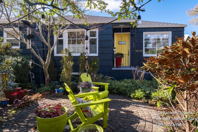 Charming curb appeal in Seattle's quiet Broadview neighborhood. - 11639 1st Ave NW