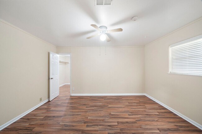 Building Photo - Spacious 4-Bedroom, 2-Bath Home in Texas C...