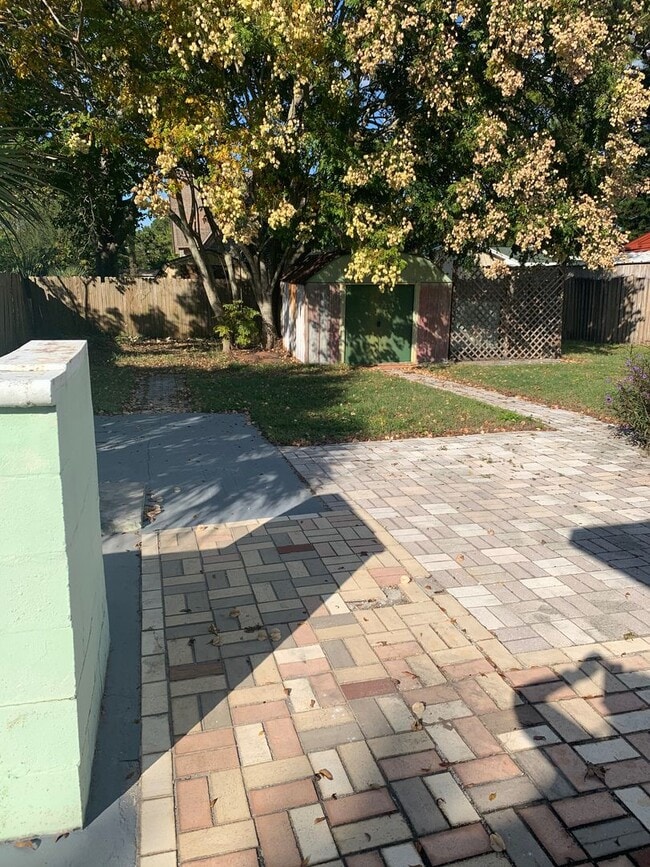 Building Photo - 3 bedroom 1 bath recently refurbished  with large fenced backyard ,close to shopping and the beach