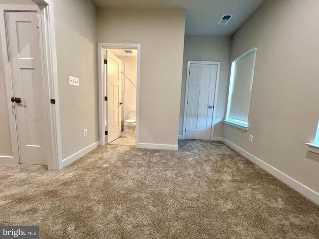 Building Photo - 4322 Ellipse Ter