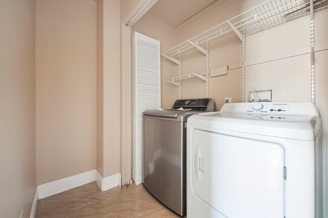 Building Photo - 45930 Las Colinas