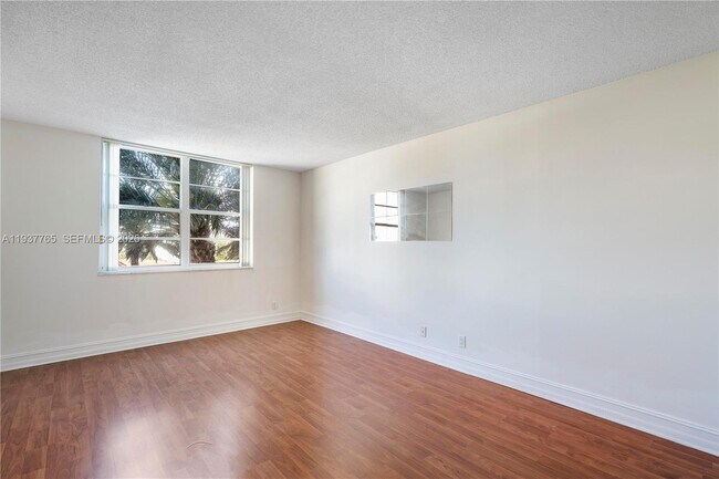 Building Photo - 6770 Indian Creek Dr