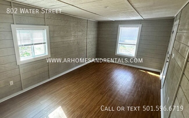 Building Photo - 802 Water St
