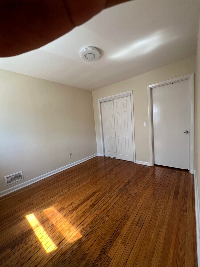 Building Photo - 304 Columbia Ave