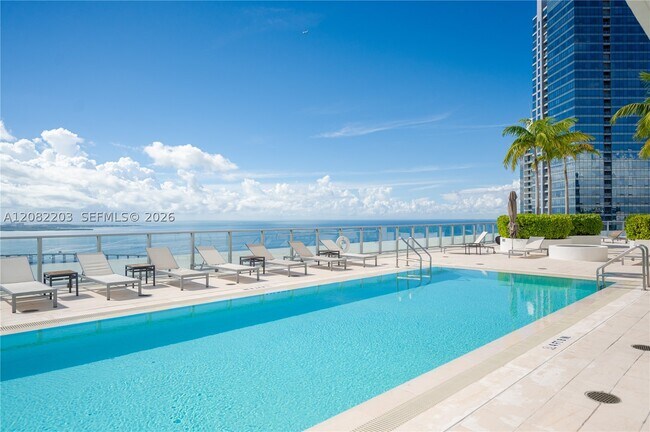Building Photo - 1300 Brickell Bay Dr