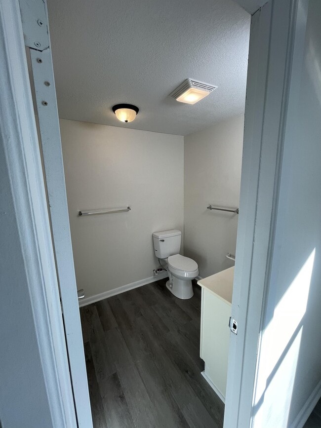 Building Photo - 930 Sparta Dr