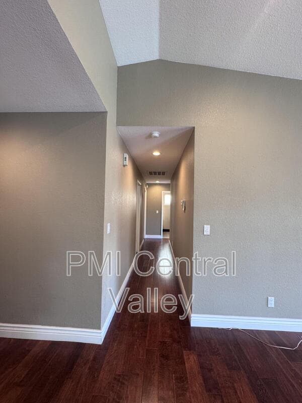 Building Photo - 2104 Graywood Ct