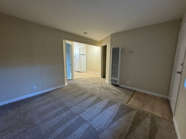 Building Photo - Nice first floor 1 bedroom 1 bath apartment available now!