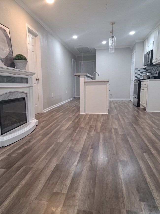 Building Photo - 2114 N Farm to Market 1486