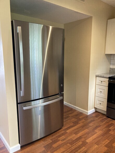 Oversized Fridge - 1618 Thrush Ter