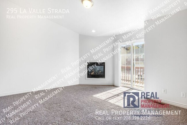 Building Photo - 295 La Valle Strada