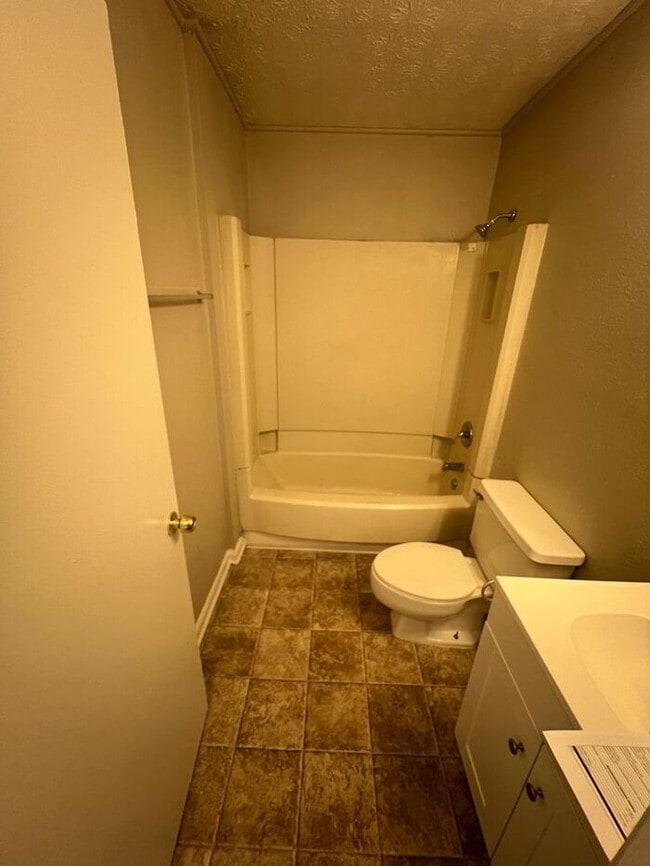 Building Photo - Finally a 2 bedroom 1.5 bath townhome READY NOW!