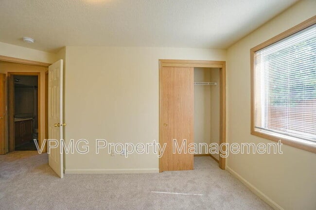Building Photo - 3107 NE 148th Ave