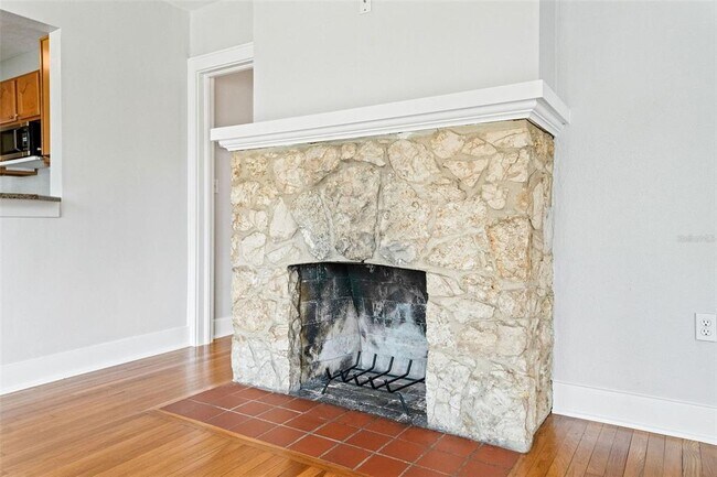 Building Photo - 205 Garden Cir N