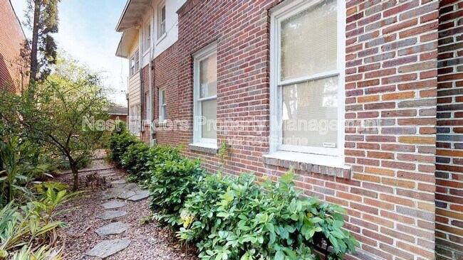 Building Photo - 2044 Forbes St