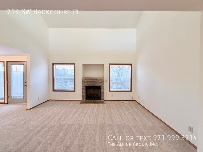 Building Photo - 719 SW Backcourt Pl