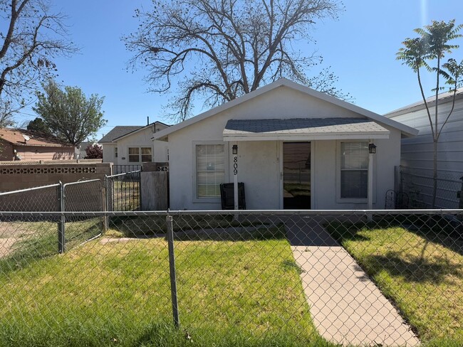 Building Photo - 809 1/2 N Pate