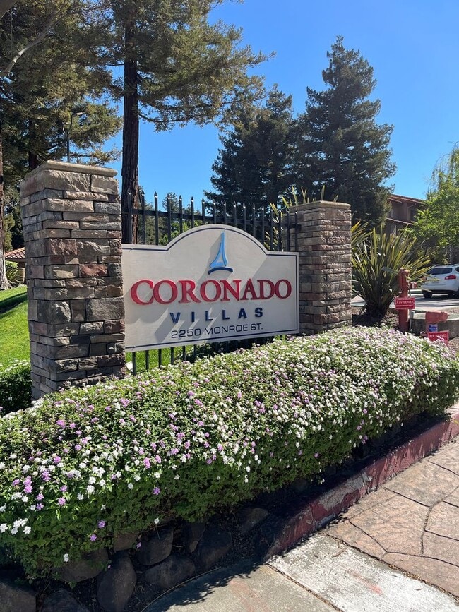 Building Photo - 2 Bedroom Condo in Quiet, Gated Community