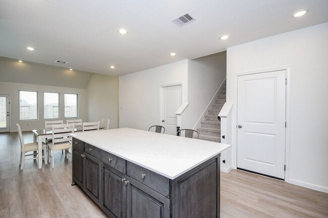 Building Photo - 28722 Mount Bonnell Dr