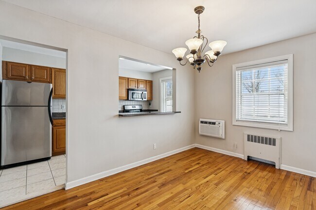 Building Photo - 6A W Roselle Ave