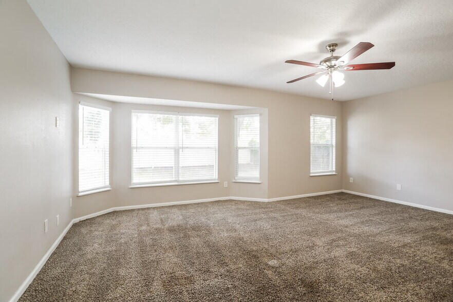 Building Photo - 7109 Beekman Lake Dr