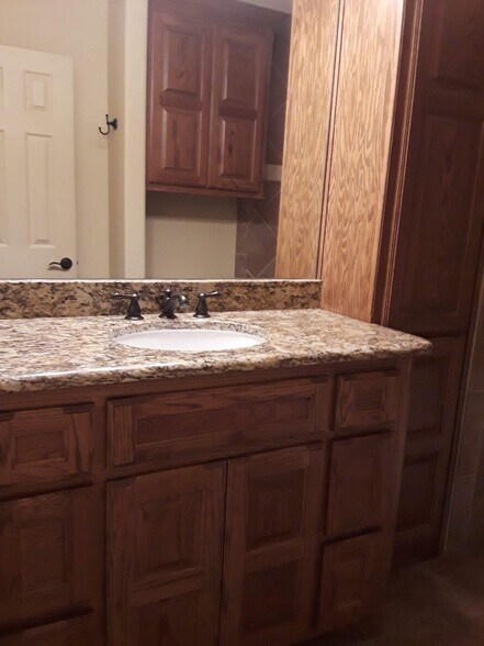 Building Photo - 1800 County Road 4817