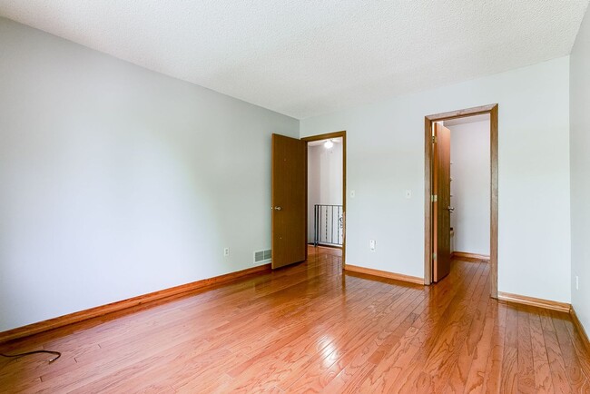 Building Photo - Two bedroom townhome with two garages avai...
