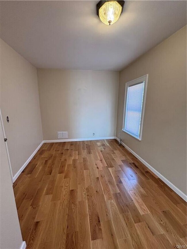 Building Photo - 221 Turin St